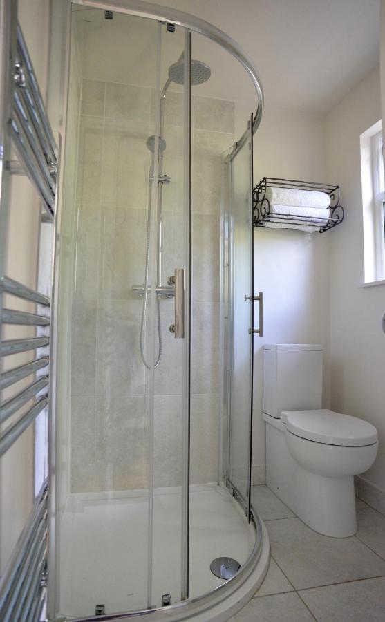 Cute Self-Contained Guest Room With Ensuite And Private Decked Porch In グラストンベリー エクステリア 写真